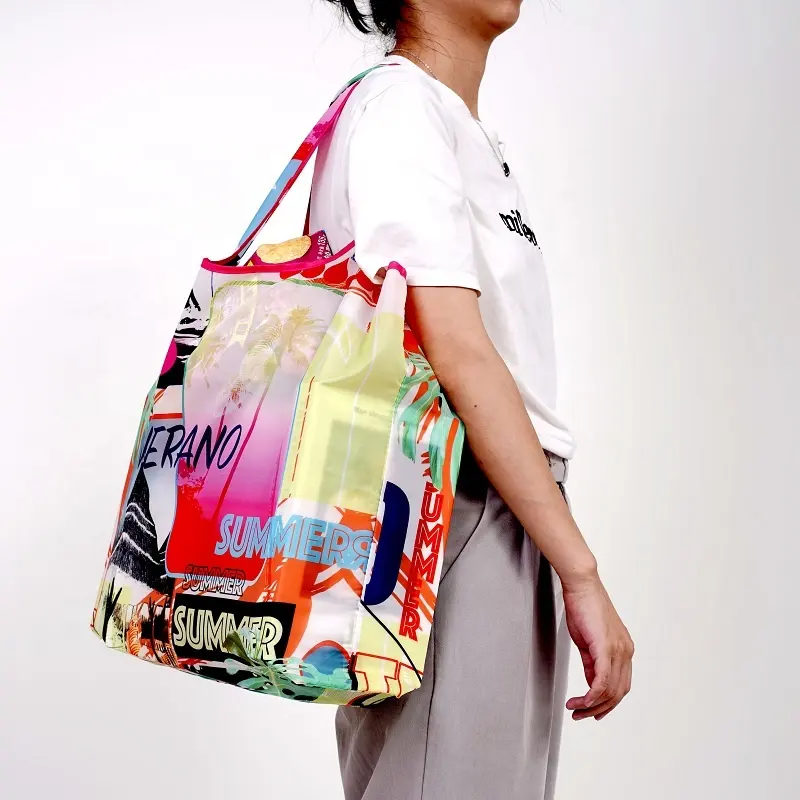 इको पुनर्नवीनीकरण कस्टम लोगो आरपीईटी पॉलिएस्टर फोल्डेबल पुन: प्रयोज्य शॉपिंग बैग पाउच के साथ