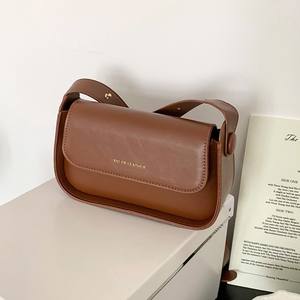 กระเป๋าสะพายข้างสุดหรูและมีเอกลักษณ์สำหรับผู้หญิง ให้ความรู้สึกหรูหราและใช้งานได้หลากหลาย - Product Image 2