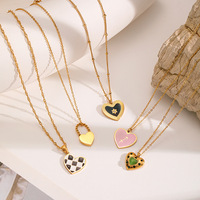 Nouveauté Collier Pendentif Cœur Émail Flèche Échiquier en Acier Inoxydable Plaqué Or Étanche pour Femme