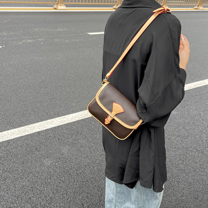 La Tendencia Popular en 2025: Bolsos Cuadrados Pequeños, Sencillos y Modernos para Mujer, con un Diseño de Hombro Único de Alta Gama 1775 - Product Image 4