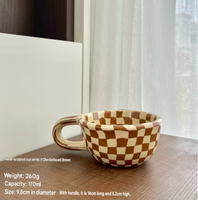 Tasse à café en céramique à motif damier irrégulier peinte à la main, avec anse large, pour petit-déjeuner, lait, compatible micro-ondes, pour la maison, le café, ou comme cadeau