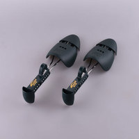 Embauchoirs ajustables en plastique noirs Auspicious Foot Brand Taille 39-46 Vente en gros Protection de chaussures de printemps Bottes Modèle avec logo personnalisé