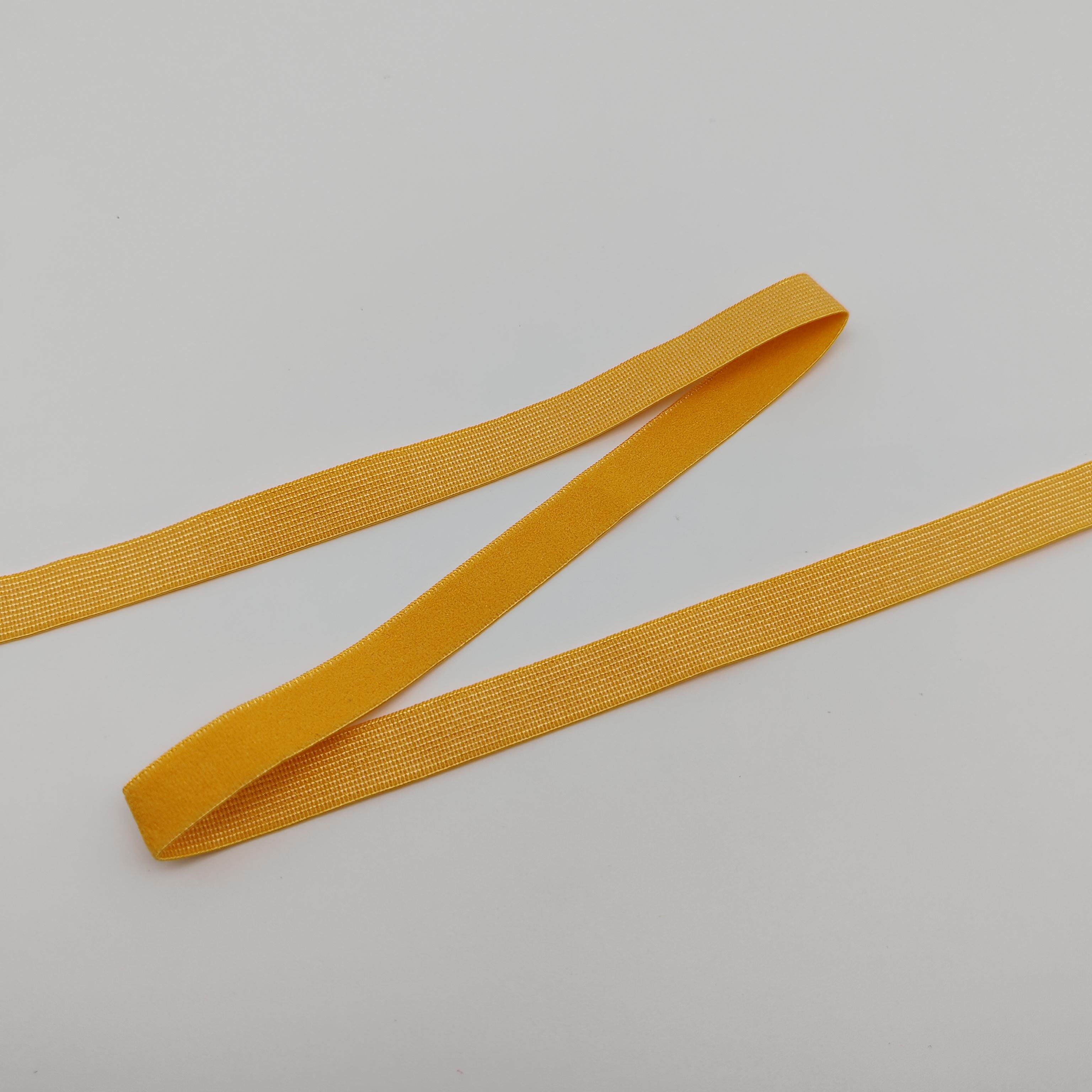 สีเหลือง