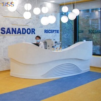 Comptoir d'accueil incurvé pour hôpital, centre médical, clinique, bureau d'information, comptoir de réception en surface solide blanche avec LED pour salon