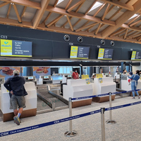 Comptoir d'information aéroportuaire moderne en couleur en option Comptoir d'enregistrement des billets d'aéroport Comptoir d'enregistrement des billets d'aéroport