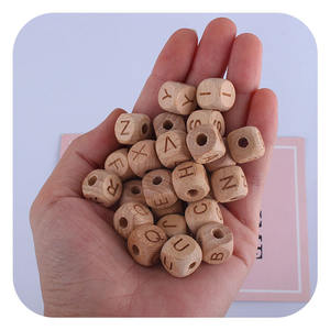 Personnalisé 10mm 12mm Laser Gravé Dés Bois Couleur Hêtre Carré Cube En Bois Anglais Alphabet Lettre Perles avec Trou - Product Image 3