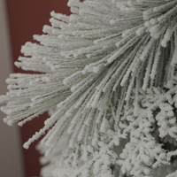 Sapin de Noël artificiel floqué de neige de haute qualité de 210 cm, en matériau PET, aiguilles de pin mélangées, taille personnalisable