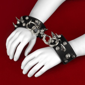 อุปกรณ์เซ็กส์ทอยแบบ BDSM หนังรัดรูปทรงต่างๆ พร้อมกุญแจมือหนังปรับระดับได้แบบมีหนาม พร้อมหัวเข็มขัดโลหะ สำหรับผู้ชายและผู้หญิง อุปกรณ์เสริมสำหรับการรัดตัวแบบแปลกใหม่ - Product Image 6