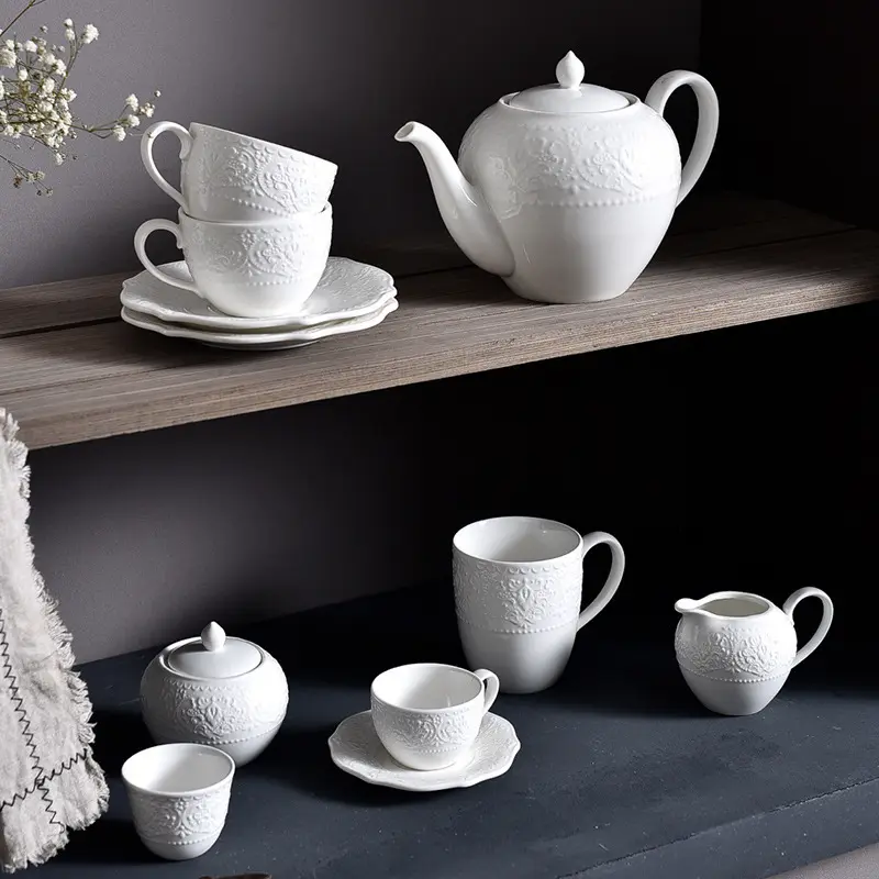 Klasik kabartmalı çaydanlık seti kahve fincanı tabağı süt sürahisi öğleden sonra çay seramik