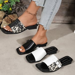 Sandales de plage plates pour femmes avec boucle de ceinture 2318 pour l'été, nouvelles chaussures pour femmes à bout carré surdimensionné, sandales de haute qualité - Product Image 1