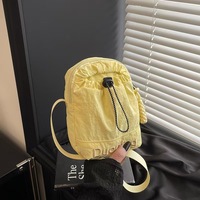 Sac décontracté bandoulière en nylon imperméable avec doublure polyester, logo personnalisé, style mode créateur