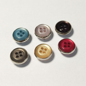 Bouton-pression personnalisé à 4 trous avec logo, 10 mm, 12 mm, en laiton, rond, à dos plat, plaqué, lavable à sec pour chemises - Product Image 4