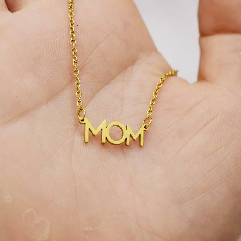 MOM necklace