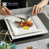 Assiette carrée en porcelaine de conception blanche pour restaurant, assiette plate carrée en céramique de luxe de bonne qualité pour hôtel
