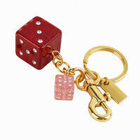 Porte-clés dés à jouer, breloques dés translucides rouge rose pailleté avec points en cristal, anneau de suspension doré avec fermoir pivotant