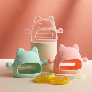 Nouvelles couleurs design personnalisé <span class=keywords><strong>chat</strong></span> gutapercha silicone souple <span class=keywords><strong>anneau</strong></span> <span class=keywords><strong>de</strong></span> <span class=keywords><strong>dentition</strong></span> jouet sensoriel caoutchouc naturel bébé <span class=keywords><strong>anneau</strong></span> <span class=keywords><strong>de</strong></span> <span class=keywords><strong>dentition</strong></span> guantes pour les nourrissons - Product Image 5