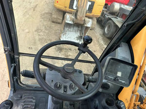 Excavatrice sur pneus hydraulique Hyundai 210w-9 d'occasion, 90% neuve, modèle 2020, moteur et boîte de vitesses en bon état, prix bas, à vendre - Product Image 6