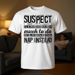 T-shirt « L'accusée affirme qu'elle a tellement de choses à faire mais s'endort au lieu de s'en occuper » - Product Image 2