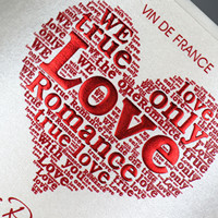 Autocollants de logo en relief en feuille d'or personnalisés étiquettes en papier solides et imperméables avec tache UV pour l'emballage de bière de vin rouge et de whisky
