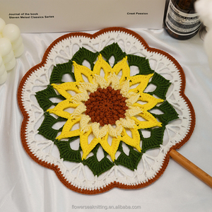 Éventail Art Déco au Crochet Fait Main Écologique – Techniques Traditionnelles du Patrimoine Immateriel – Tissu 100% Coton et Fibre de Bambou pour la Maison - Product Image 1
