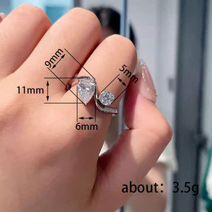 Anello dal Design a Forma di Onda con Taglio a Pera, Stile Minimalista per Donne - Product Image 4