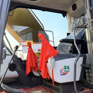 Excavadora Usada KOMATSU PC220 Robusta y de Bajo Consumo para Excavaciones a Gran Escala y Proyectos de Colocación de Tuberías Municipales - Product Image 6