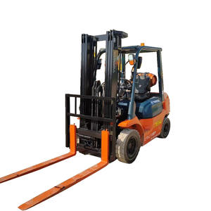 Montacargas de Tres Puertas con Motor Diésel de 3 Toneladas y 4.5 Metros de Capacidad, con Neumáticos Todoterreno Antideslizantes - Product Image 1