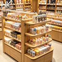 Vitrine de présentation en bois moderne et écologique avec éclairage LED, étagère murale et comptoir central pour boutique de jouets