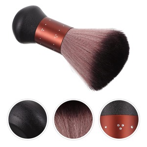 Spazzola per Capelli Hadiyah Beauty in Morbida Pelliccia Sintetica Marrone, Pennello per Collo e Trucco Viso - Product Image 1