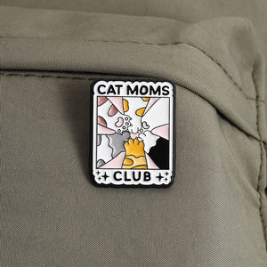 Katzenmama-Club Emaille-Anstecknadeln Niedliche Mehrfache Katzenpfoten Cartoon-Design Revers-Brosche Großhandel - Product Image 3