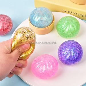 ขนมปังนึ่งขนาดเล็ก 5.5 ซม. ของเล่นบีบคลายเครียด กลิตเตอร์วิบวับ บรรจุในกล่องสุ่ม - Product Image 3