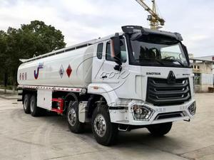 รถบรรทุกน้ำมันขนาดใหญ่ ความจุ 25000-40000 ลิตร ป้องกันการระเบิด แข็งแรงสูง สำหรับขนส่งน้ำมันและน้ำมันเบนซิน - Product Image 3