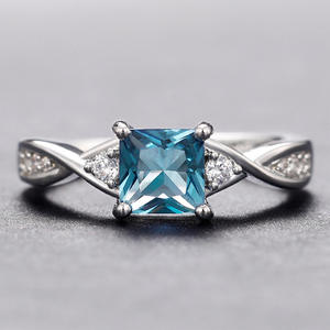 Anello da Donna T0603 con Acquamarina, Taglio Principessa, Gemma Naturale, Montatura a Griffe, Anelli di Fidanzamento alla Moda, Design Geometrico - Product Image 6