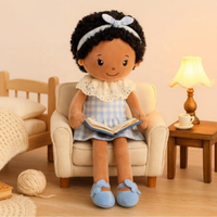 Poupée en tissu personnalisée pour fille noire, OEM ODM, poupée en peluche douce avec robe à carreaux et col en dentelle, cadeau personnalisé pour enfant