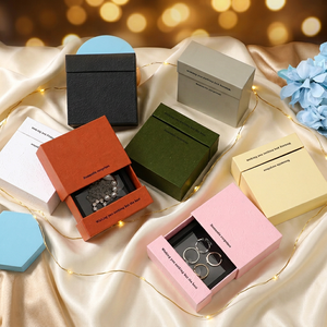 Scatola Portagioie Artigianale Personalizzata Best-seller, Riciclabile, per Collane, Anelli e Bracciali, Confezione in Carta, Scatola per Gioielli in Velluto - Product Image 1