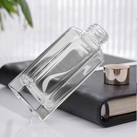 Diffuseur de parfum pour voiture en verre vide personnalisé avec logo unique, flacon suspendu de luxe carré 10ml 50ml 80ml 120ml et emballage en boîte