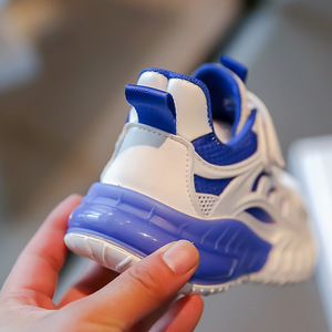 <span class=keywords><strong>Scarpe</strong></span> sportive traspiranti in rete bianca da ragazza nell'estate delle 2025 nuove <span class=keywords><strong>scarpe</strong></span> da corsa estive da <span class=keywords><strong>bambina</strong></span> per bambini. - Product Image 3