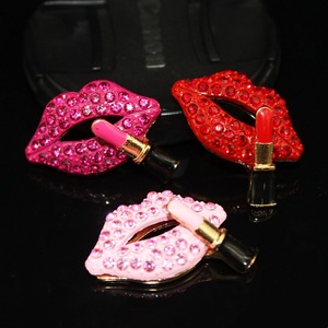 Lippenstift-Lippen Handyhülle DIY-Zubehör Diamantbesetzte Lippenform-Anhänger Schuh-Auto-Lüftungsdekoration Beauty-Style Handwerk Metall - Product Image 1