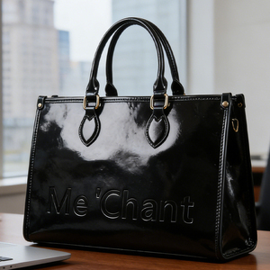 Bolsos de Mano Personalizados de Cuero PU para Mujer con Nuevo Logotipo en Relieve, Cierre de Botón, Decoración de Pompón y Detalles de Cadena - Product Image 1