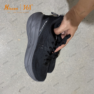 Lot de sandales et chaussures de football en stock du fournisseur de Guangzhou avec boîte d'origine pour la vente en gros et le restockage - Product Image 1