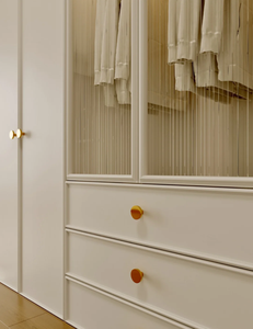 Armadio su Misura in Legno Massello Durevole ed Ecologico con Ante in Acrilico Finitura UV, Sistema Guardaroba Integrato <span class=keywords><strong>per</strong></span> Camera da Letto Moderna - Product Image 4