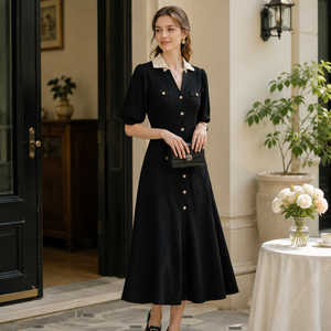 Elegante Vestido Midi Negro de Punto con Cuello Camisero y Manga Corta en Contraste, Vestido Tipo Suéter con Corte en A para Mujer - Product Image 2