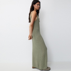 ชุดเดรสลำลองผู้หญิงแบบสั่งตัดจากโรงงาน แขนกุด คอวี ดีไซน์หรูหรา ผ้าถักลายเรียบ เอวธรรมชาติ ทรงตรง เหมาะสำหรับฤดูร้อน - Product Image 4