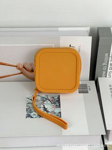 Monedero de silicona cuadrado ligero y personalizado, mini bolsa para auriculares con cremallera, ideal para viajes y compras. - Product Image 5