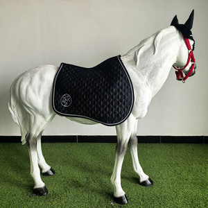 <span class=keywords><strong>Tapis</strong></span> <span class=keywords><strong>de</strong></span> <span class=keywords><strong>selle</strong></span> léger et doux pour l'équitation sur sentier, à séchage rapide, avec technologie antidérapante intégrée pour les balades équestres - Product Image 2