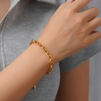 Bracelet unisexe tendance en acier inoxydable électroplaqué avec fermoir fer à cheval, perles décoratives et anneau ovale, idéal pour les soirées et le quotidien