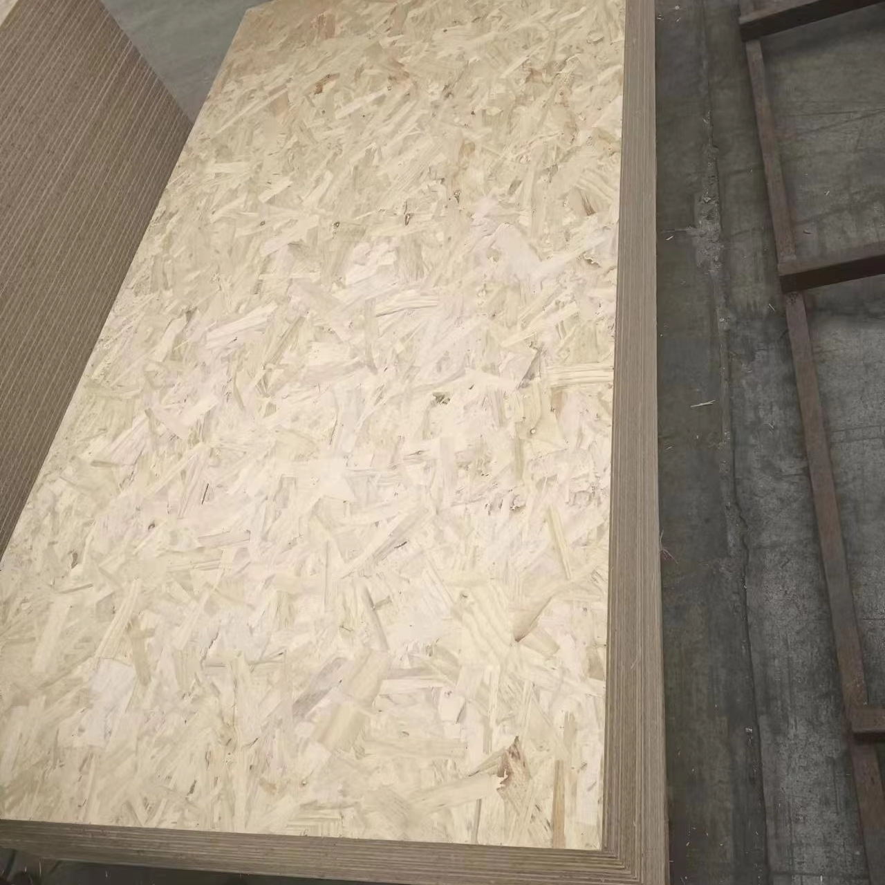 4*8 футов 12 мм 14 мм 18 мм Osb Osb2 Osb3 Osb4 доска для строительства отделанная деревянная чешуйчатая доска для наружной строительной мебели