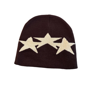 Gorro de lana tejido con estampado de estrellas, moderno, suave y elástico, estilo urbano. - Product Image 4