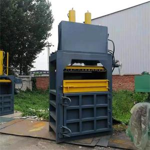 Presse à balles verticale pour bouteilles en plastique pour animaux <span class=keywords><strong>de</strong></span> compagnie, presse à balles pour déchets <span class=keywords><strong>de</strong></span> carton, presse à balles hydraulique pour papier usagé - Product Image 3