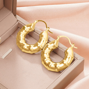 Orecchini a Cerchio a Forma di U in Bambù per Donne, Gioielli Eleganti e alla Moda - Product Image 3